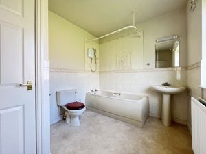 Main bathroom- click for photo gallery